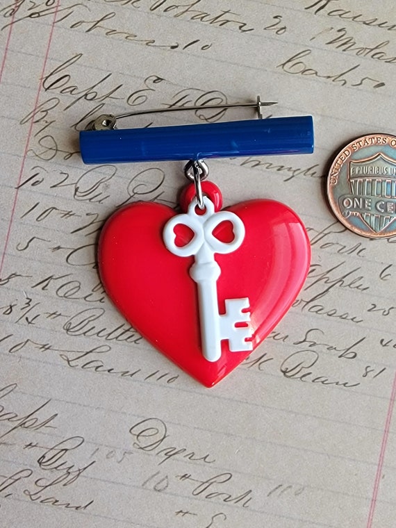 Vintage Plastic Heart Pin Dangling Heart and Key B