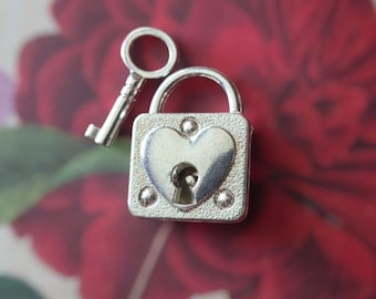 Mini Silver Plated Padlock Key Small Working Heart Journal Diary Lock Pendant Jewelry Making 20.5mm Sweetheart Charm Clasp Keyed Lock