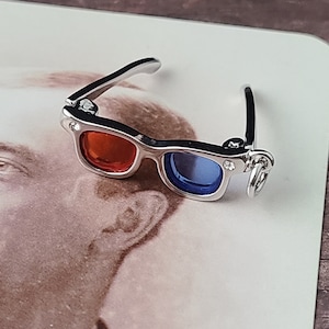 3D Movie Glasses Charm Movable Eyeglass Pendant Tiny Folding Eyeglasses Mini Foldable Spectacles Novelty Charm