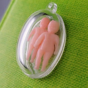 Vintage Miniature Plastic Twin Babies Bubble Locket Plastic Fillable Charm Tiny Baby Twins Kitsch Weird Jewelry Making Crafting Fillable