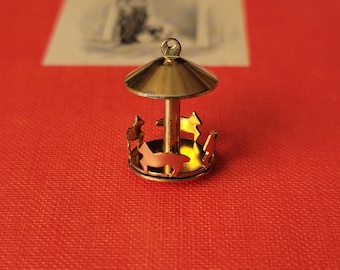 Vintage Brass Carousel Charm 90s Articulated Merry-go-round Mechanical Charm Sturdy Brass Spinning Moving Horses Spinner Pendant
