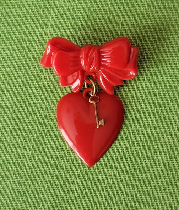 Chanel heart brooch - Gem