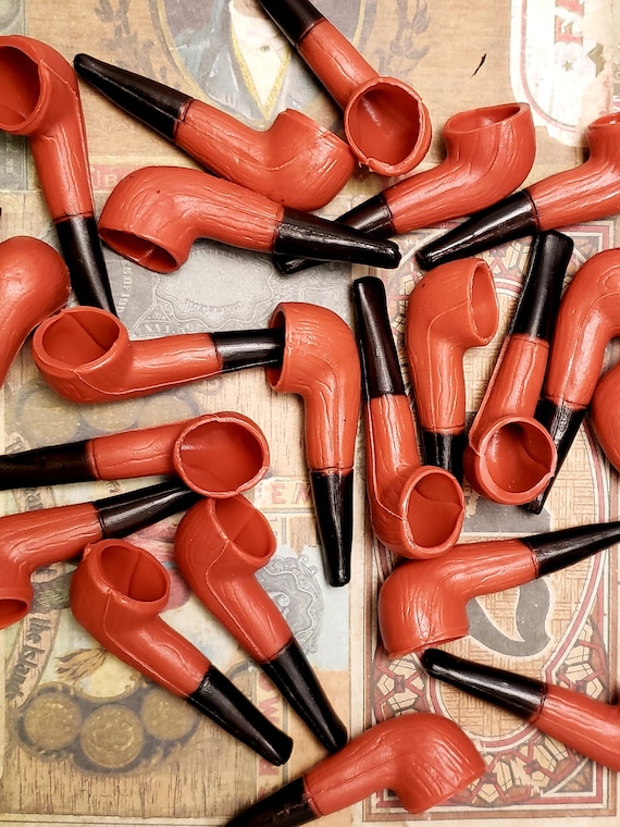 24 Vintage Mini Plastic Tobacco Pipes Snowman Santa Gnome 2