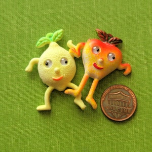 Vintage Fruit Magnets 2 Fruit People Memo Holders Kitsch Refrigerator Googly Eye Magnets