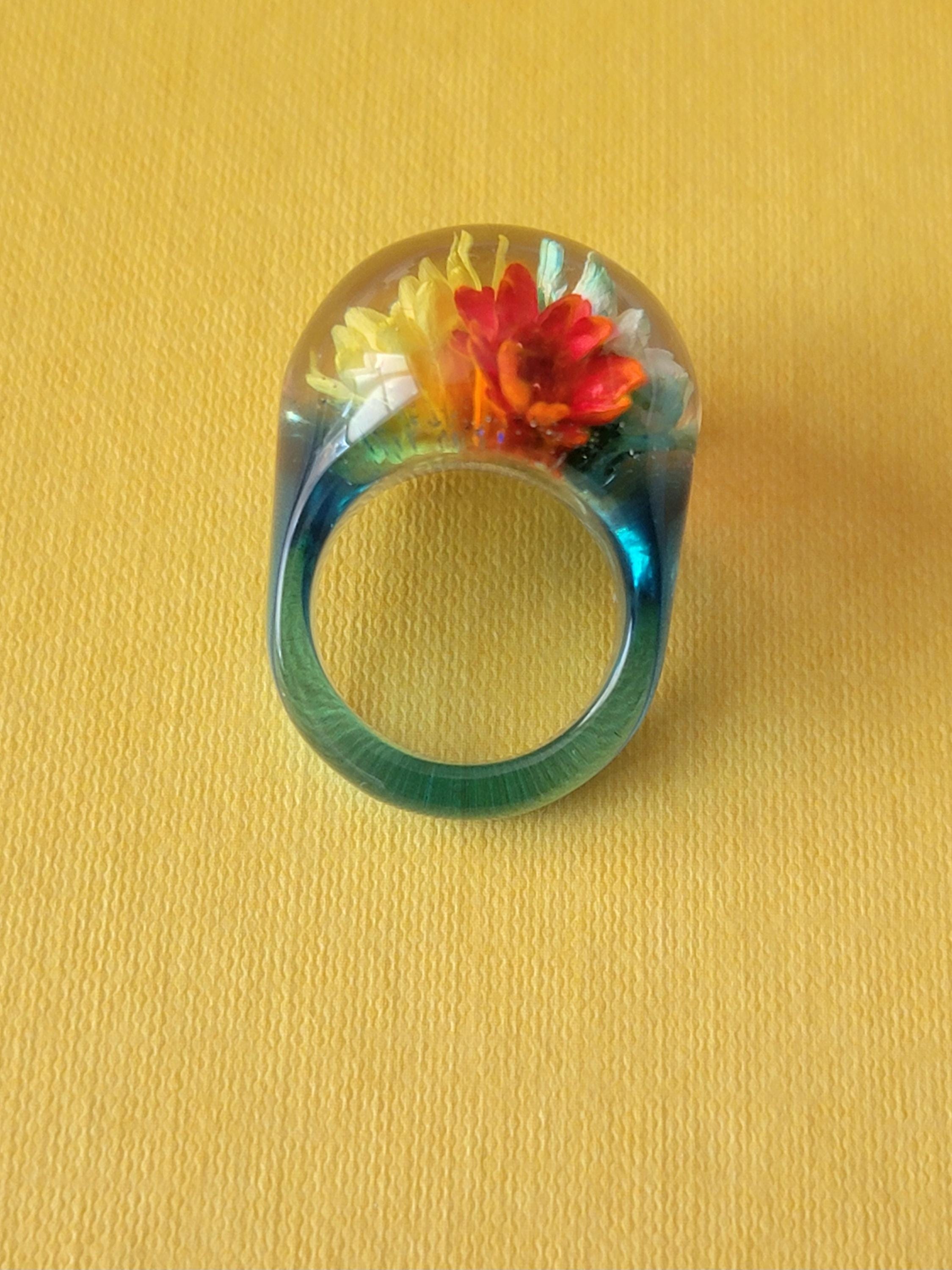 Vintage Lucite Flower Bubble Ring Dried Flowers Glitter