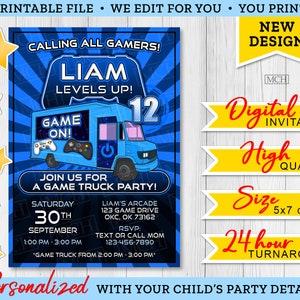 Op de afbeelding: Een digitale uitnodiging in blauw en geel voor een 12e verjaardagsfeestje. De uitnodiging bevat een cartoonafbeelding van een blauwe gametruck met de woorden "Calling all gamers! Liam Levels Up!" en "Game On!" De uitnodiging bevat ook de datum, tijd en locatie van het feestje.