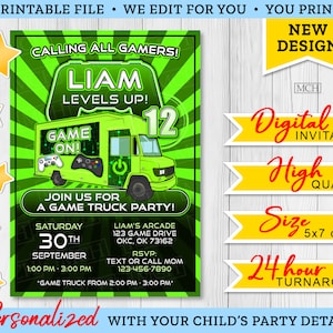 Op de afbeelding: Een digitale uitnodiging in groen en zwart voor een 12e verjaardagsfeest. De uitnodiging toont een cartoon-gametruck met de tekst "Game On!" en een videogamecontroller. De uitnodiging luidt "Calling all gamers! Liam Levels Up!" en bevat de datum, tijd en locatie van het feest.