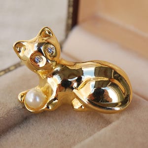 Spilla vintage a forma di gatto, simpatico gattino con gomitolo di filato di perle, spilla da bavero, regalo per gli amanti dei gatti, per lei/per la fidanzata/per la mamma/per la sorella/per l'amica