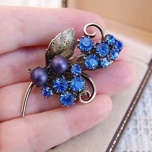 Vintage Blue crystal brooch, Austrian crystals rhinestone Bunch spray brooch, Something Blue, Wedding Bouquet brooch
