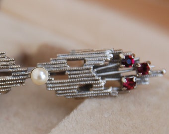 Vintage Silver tone Bar brooch with Garnet rhinestones and faux pearl Retro / Mid-century