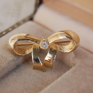 Vintage Gold Bow small brooch, Petite Ribbon Bow brooch, Lapel pin gold tone Fashion Bow jewelry gift for her