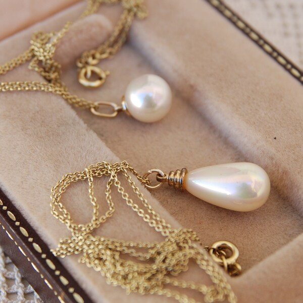 Vintage Pearl Drop pendant necklace, Dainty Chain necklace with Round Pearl / Teardrop Pearl pendant Your choice