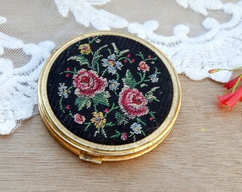 Vintage 50s compact mirror Rose Petit Point compact Embroidered gold tone powder case Antique handbag mirror Floral pocket mirror Retro gift