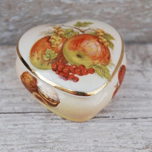 Vintage Royal Worcester Herz Schmuckkästchen: Schmuckschatulle aus Porzellan