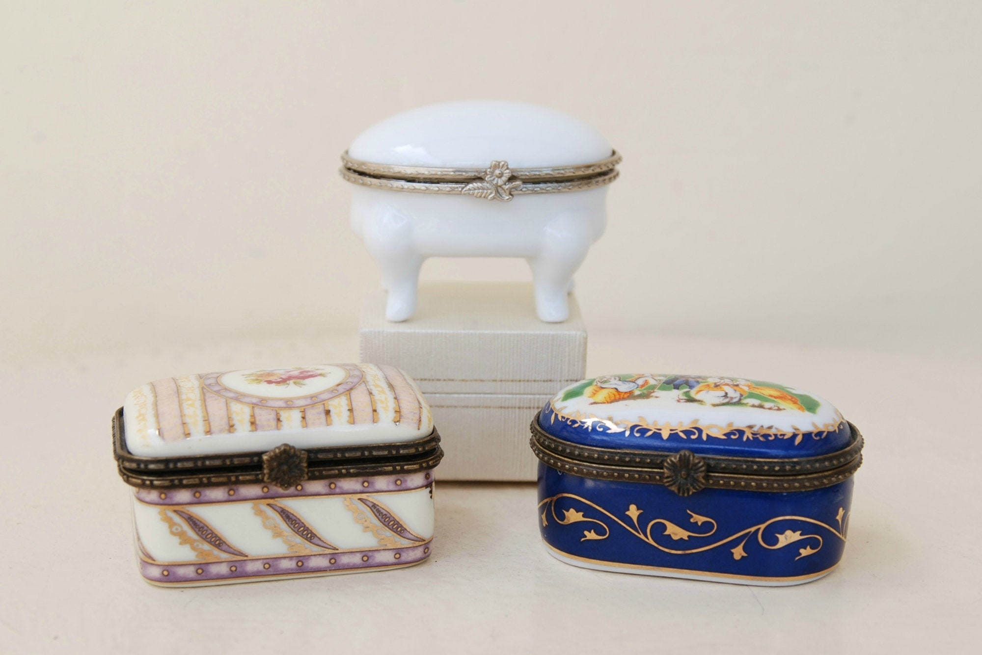 1 Vintage Trinket box with hinged lid Small porcelain jewelry Etsy