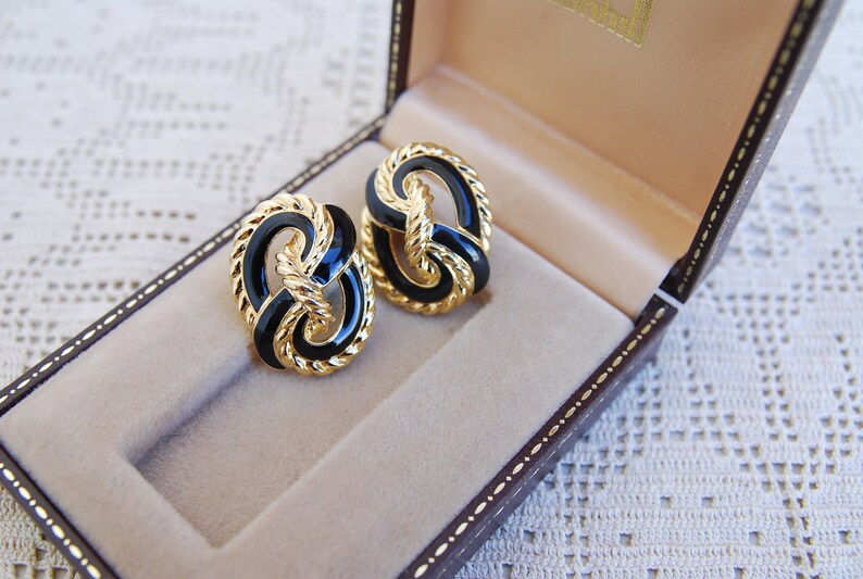 Vintage Trifari signed Black enamel pierced earrings, Infinity & Gold Rope design stud earrings, Marine style / Nautical costume jewelry image 3