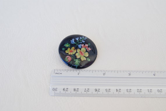 Vintage 70's Clay ceramic round brooch with hand … - image 10