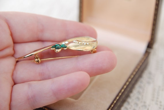 Vintage Gold tone Curl brooch with Emerald Green … - image 4