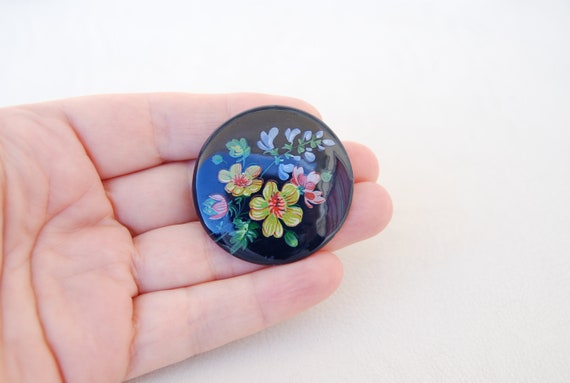 Vintage 70's Clay ceramic round brooch with hand … - image 7
