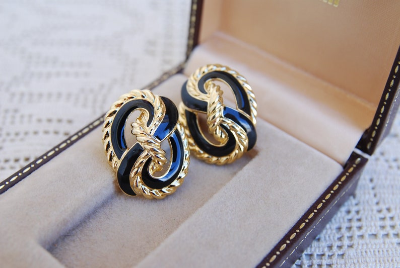 Vintage Trifari signed Black enamel pierced earrings, Infinity & Gold Rope design stud earrings, Marine style / Nautical costume jewelry image 1