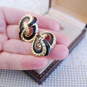 Vintage Trifari signed Black enamel pierced earrings, Infinity & Gold Rope design stud earrings, Marine style / Nautical costume jewelry image 9