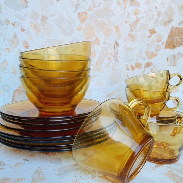 Vintage amber glassware dinner set of 20 pieces.