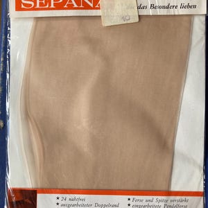 Ett par vintage Sepana sömlösa RHT-strumpor med äkta pendelklack. Storlek 10, 100 % polyamid, tillverkade i Tyskland. Oanvända.