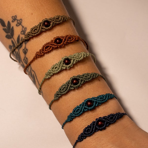 Armband / Fußkettchen mit Stein in der Mitte im Boho / Hippie Stil :) Makramee