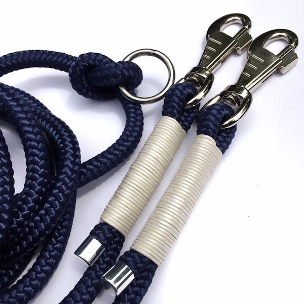 Adjustable Tauleine in blue with leather kicking dog dog leash