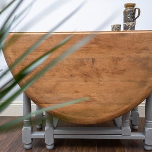 Oak Drop-Leaf Gate-Leg Oval Dining Table