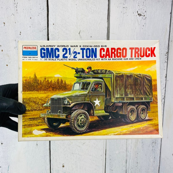 Vintage U.S Army World War 2 GMC 2 1/2 Cargo Truck Plastic Model 1:35