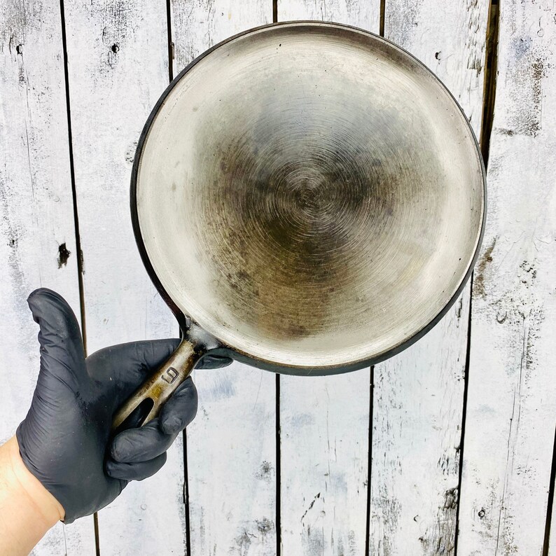 Vintage Griswold No.9 Cast Iron Round Handle Pancake Griddle Etsy