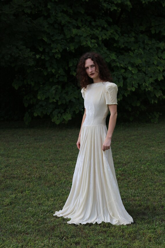 antique 1930s / 40s silk velvet ivory gown - image 4