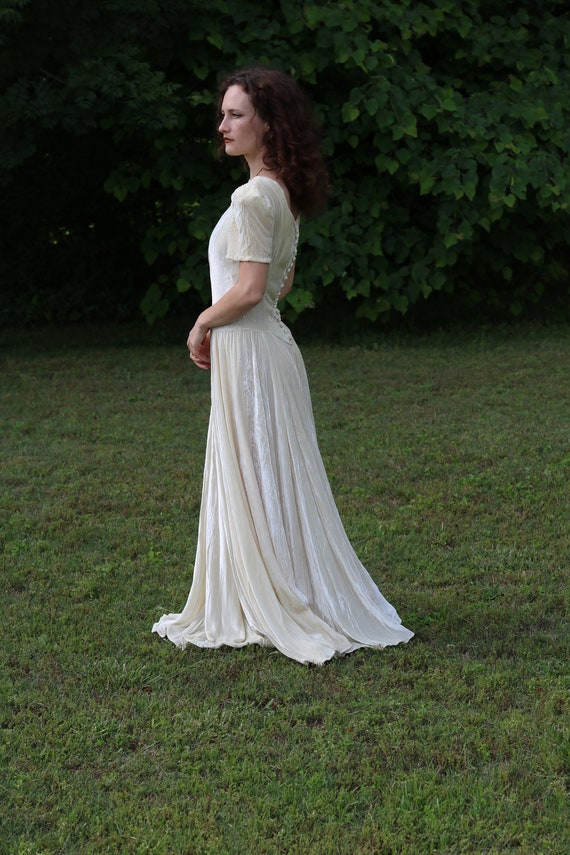 antique 1930s / 40s silk velvet ivory gown - image 7