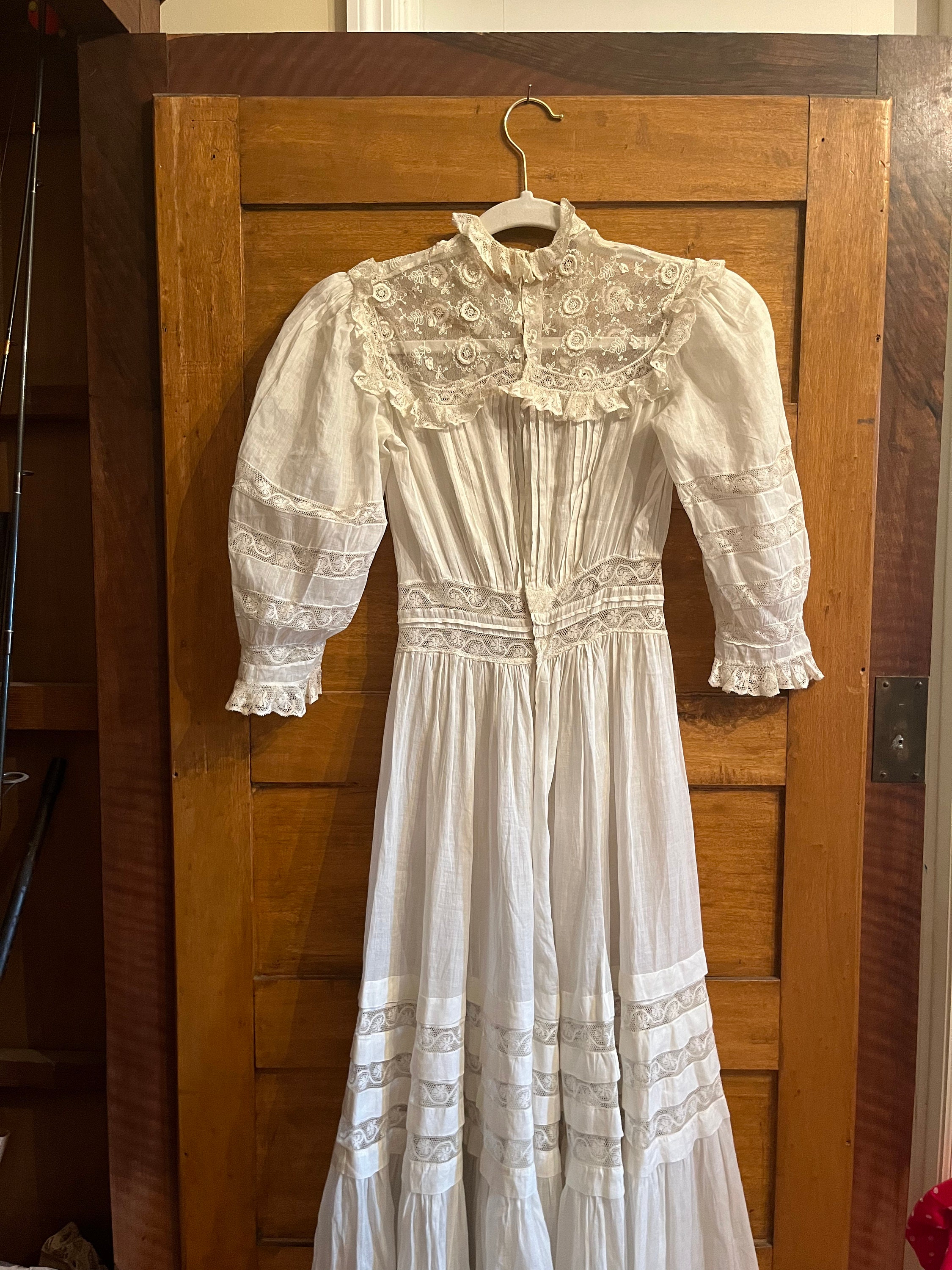 Antique Edwardian 1900s / 1910s Sheer Cotton and Lace Lawn Antique Edwardian 1900s / 1910s Sheer Cotton and Lace Lawn