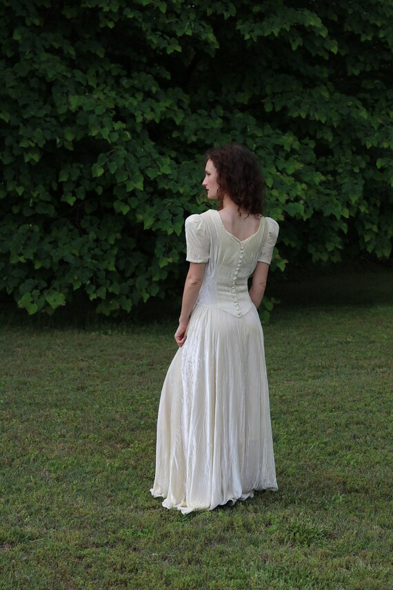 antique 1930s / 40s silk velvet ivory gown - image 3