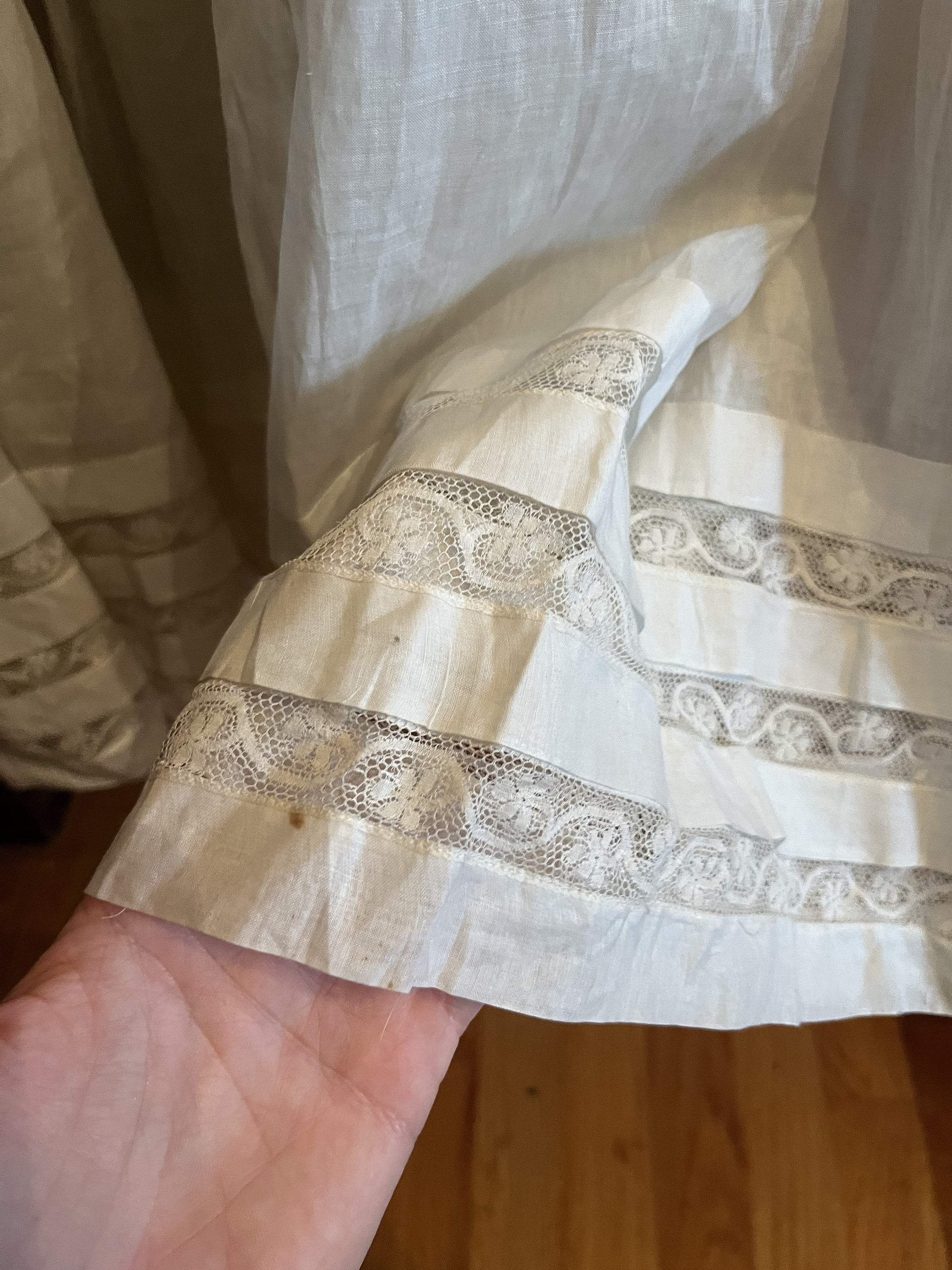 Antique Edwardian 1900s / 1910s Sheer Cotton and Lace Lawn Antique Edwardian 1900s / 1910s Sheer Cotton and Lace Lawn