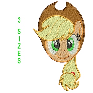 Puede incluir: Diseño bordado de un pony de dibujos animados con pelo marrón, un sombrero marrón y ojos verdes. El pony tiene una melena y una cola amarillas. El diseño está disponible en tres tamaños.