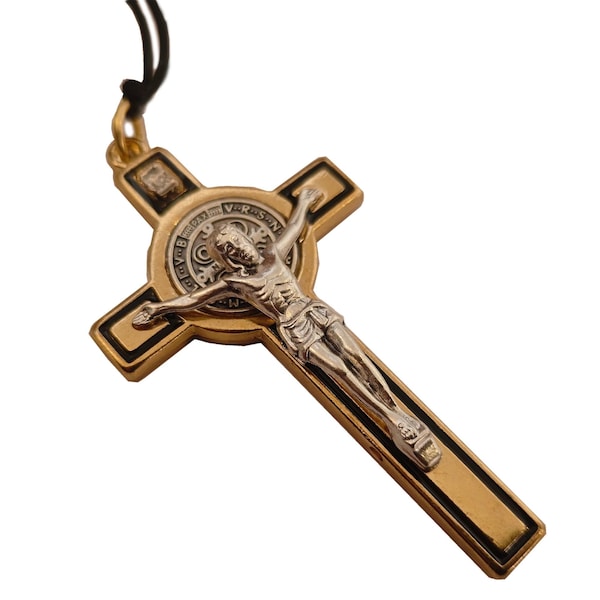 Crucifijo de metal de San Benito: Collar con colgante de cruz de metal cristiana para protección.