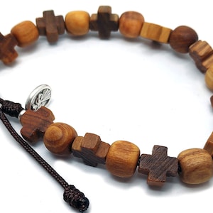 Bracciale rosario cattolico fatto a mano in legno d'ulivo con croci di Medjugorje di misura regolabile + immagine sacra