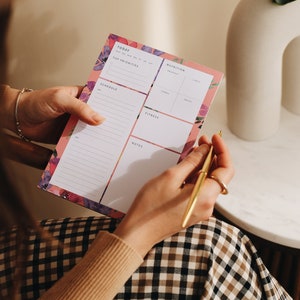 Floral Daily Planner Notepad: A5 Food & Fitness Tracker