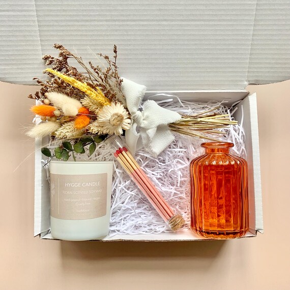Relaxation Gift Box: Soy Candle, Dried Flowers & Glass Vase - UK Made