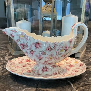 Copeland Spode Rosebud Chintz Gravy Boat with Attached Underplate Marked Y52 (May 1952) 2-8401 Pink Vine
