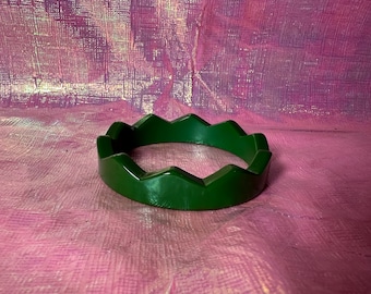 Vintage Green Bakelite Crown Bangle