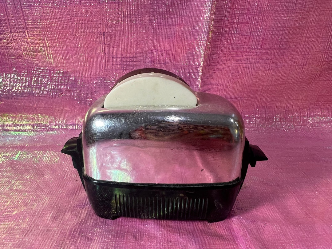 Vintage Toaster Salt and Pepper Shakers Etsy
