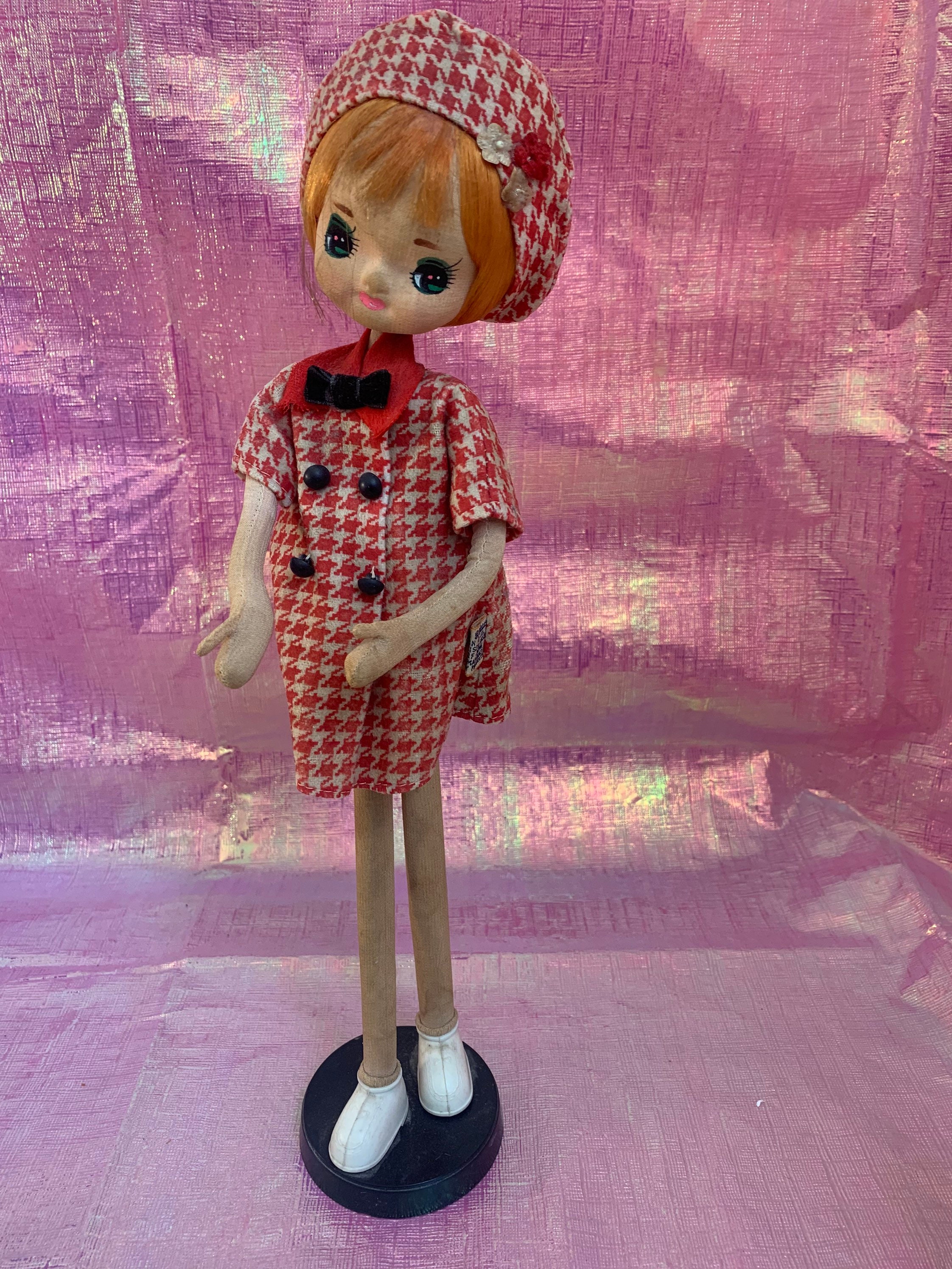 Vintage mod retro pose doll japan