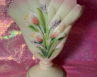 Fenton Burmese Hand Painted Fan Vase 2004 Museum Collection