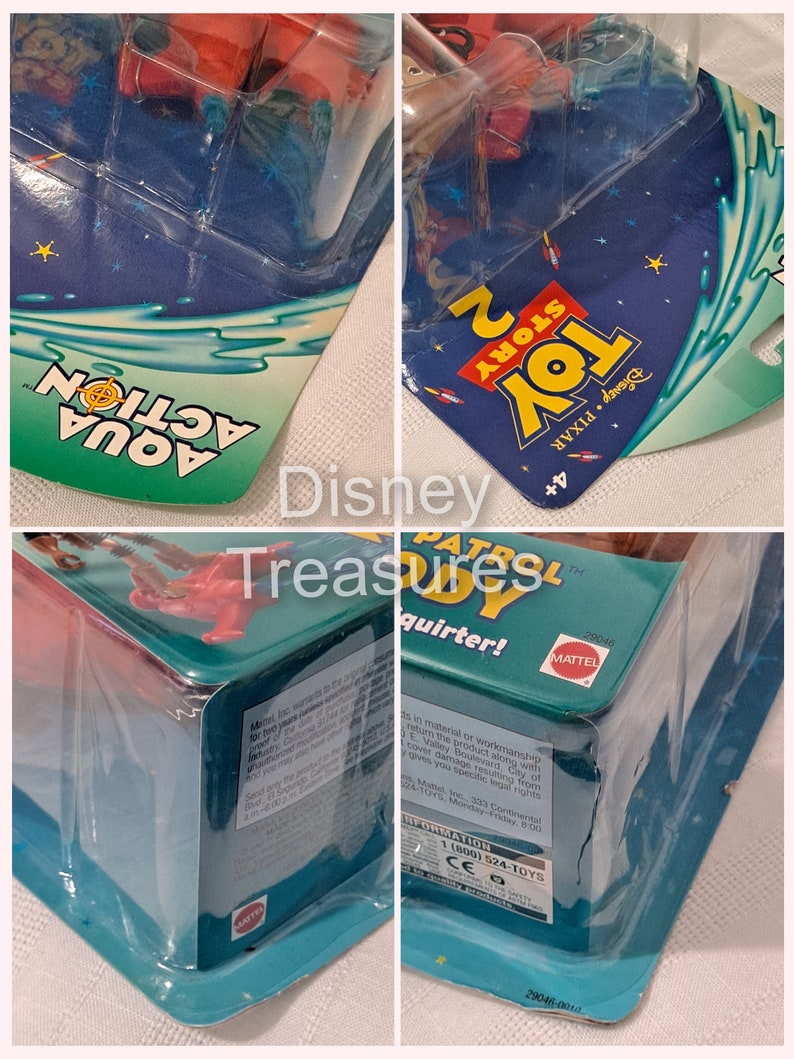Pode incluir: Figura de a&ccedil;&atilde;o do Woody de Toy Story 2 em uma embalagem de pl&aacute;stico azul e verde. A figura est&aacute; segurando um esguicho de &aacute;gua. A embalagem tem as palavras 'Disney Pixar Toy Story 2' e 'Aqua Action' nela.
