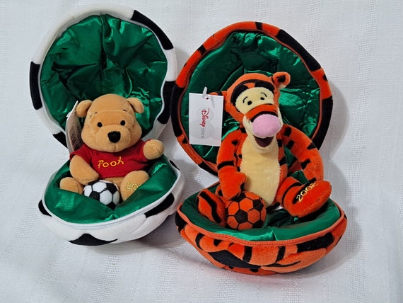 Winnie the Pooh DISNEY party paper plates 1999 NEW SEALED COLLECTIBLE RARE!