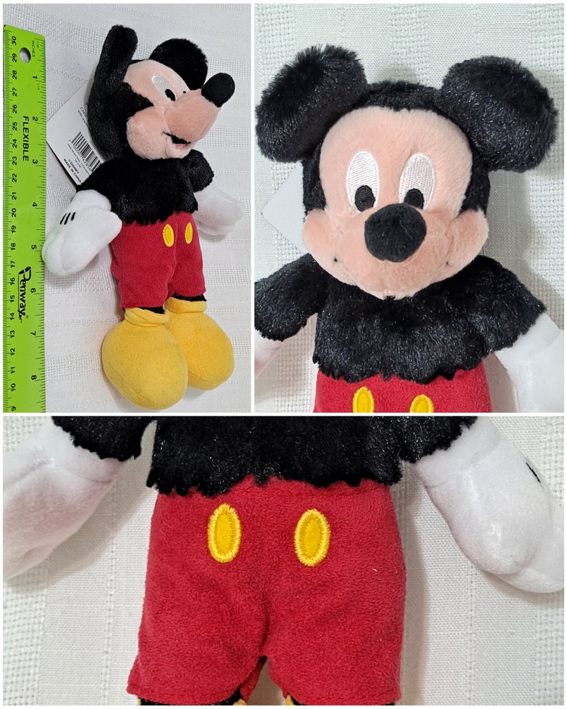 Op de afbeelding: Een pluche Mickey Mouse speelgoed met zwarte vacht, een rode broek en gele schoenen. Het speelgoed heeft een vriendelijke uitdrukking met grote zwarte ogen en een brede glimlach.